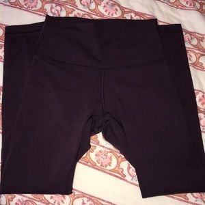 Black cherry wounded under lulu leggings